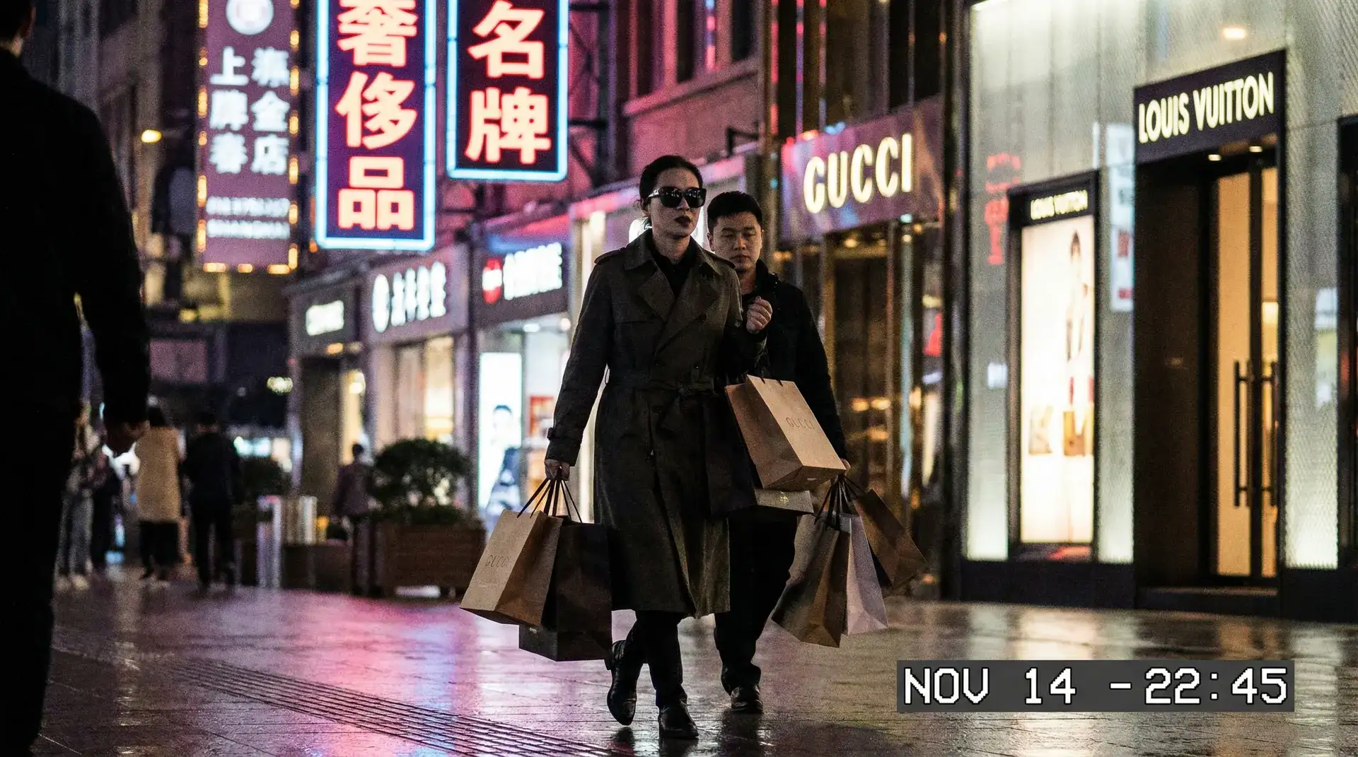 搜狐体育app - 奢侈品购物被拍